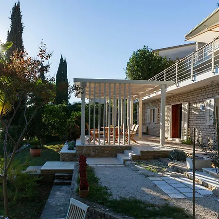 Secret Garden Barada Appartement *